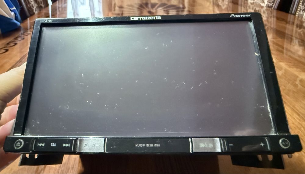 Pioneer Carrozzeria AVIC-RZ302 Magnitafon Sotiladi