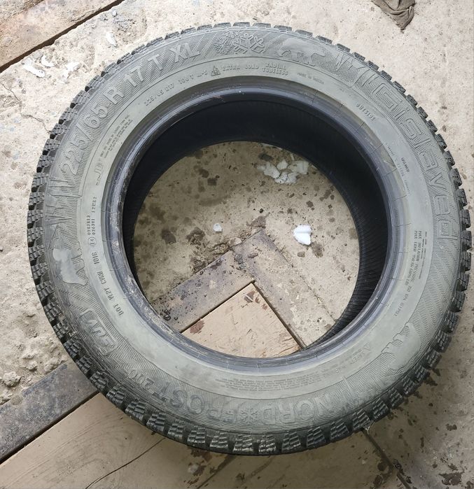 Продам зимние шипованные шины