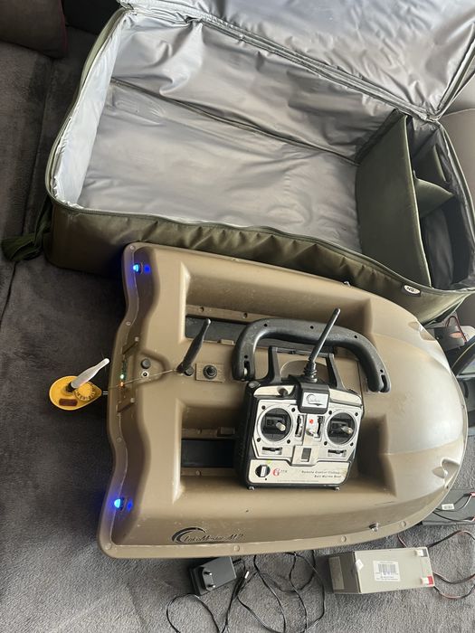 Продавам Лодка за захранка Lakemaster Master M2 Bait Boat.