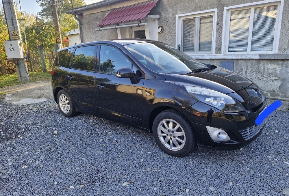 Renault Grande Scenic 3, cu 7 locuri.