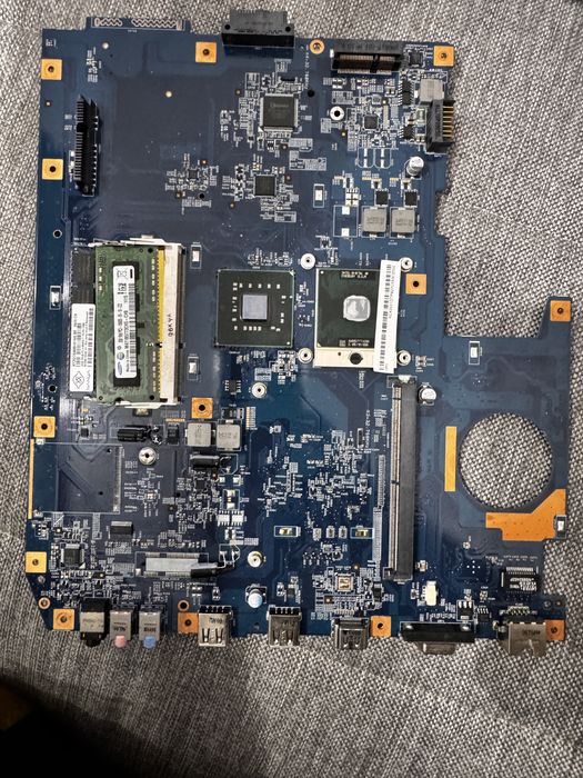 Vând placa baza laptopurile Acer Aspire 7735ZG