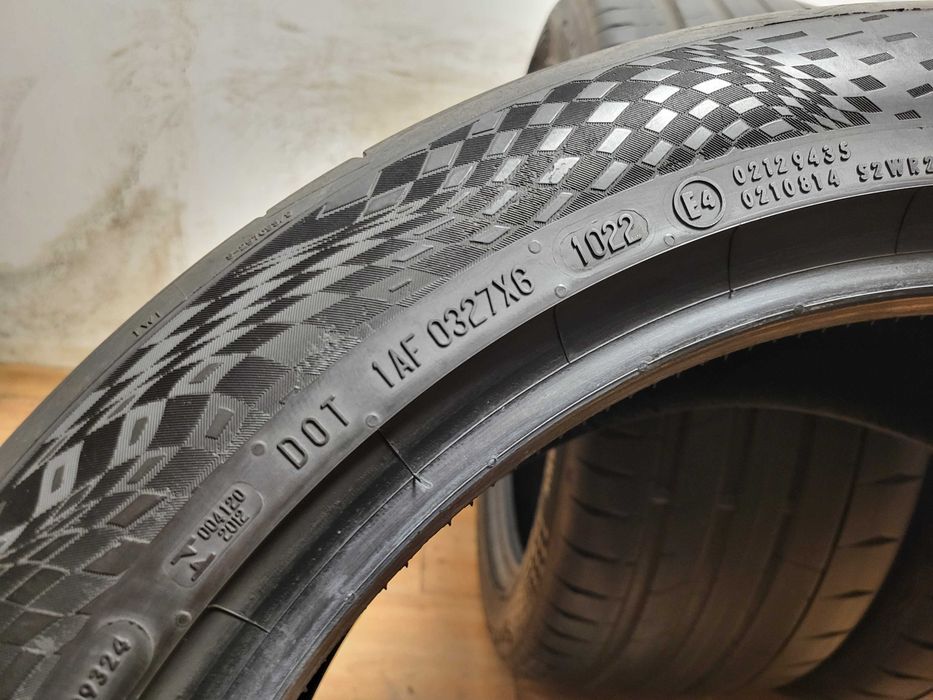 245/45/19 Continental 22 г. / летни гуми