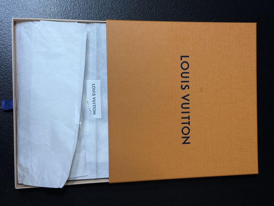 Louis Vuitton Monogram Infinity Square 90