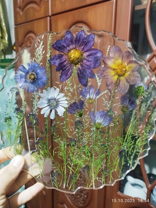 Панно картина из эпоксидной смолы с сухоцветами
