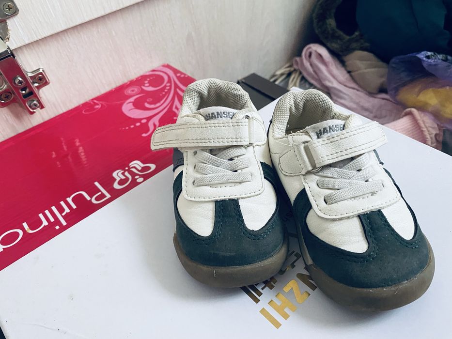 Продам детскую обувь