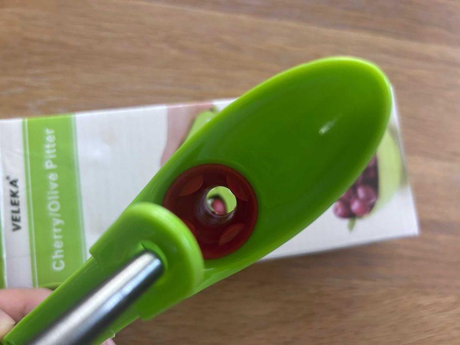 Aparat pentru scos samburi cirese, visine, masline, Plastic/inox verde