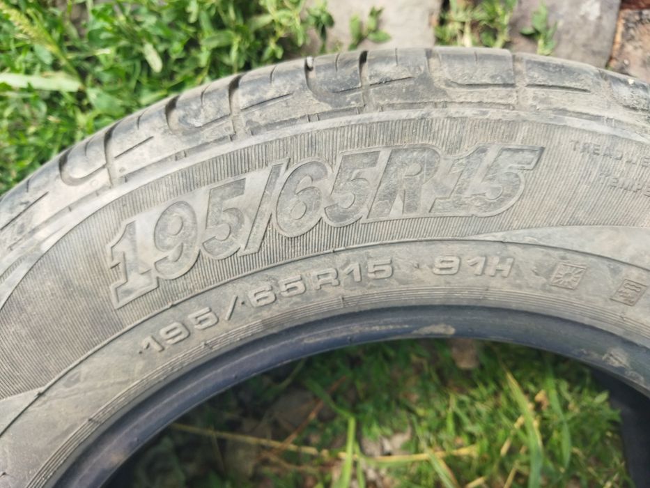 Продам две покрышки для авто.