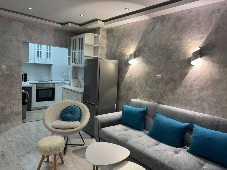 Дава се под наем Тристаен апартамент в Бургас, Възраждане - 70 кв.м за 750 € - Снимка #1