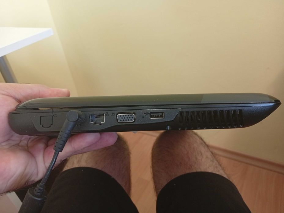 Лаптоп ноутбук Адвент 15,6" win 7