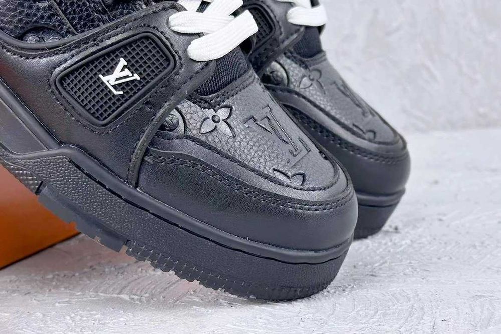 Louis Vuitton Trainers Black 43