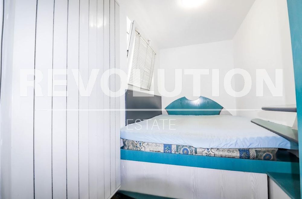 Дава се под наем Етаж от къща в Варна, Център - 75 кв.м за 508.47 € - Снимка #4