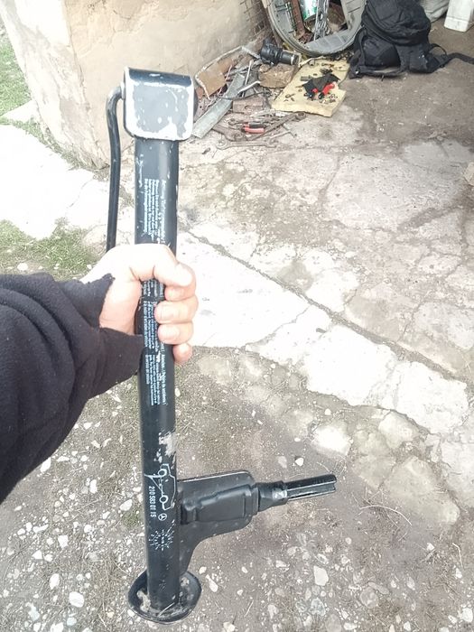 Продам оригинал домкрат на ешку Мерседес