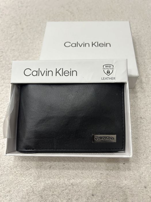 Портфейли Michael Kors и CK и Guess