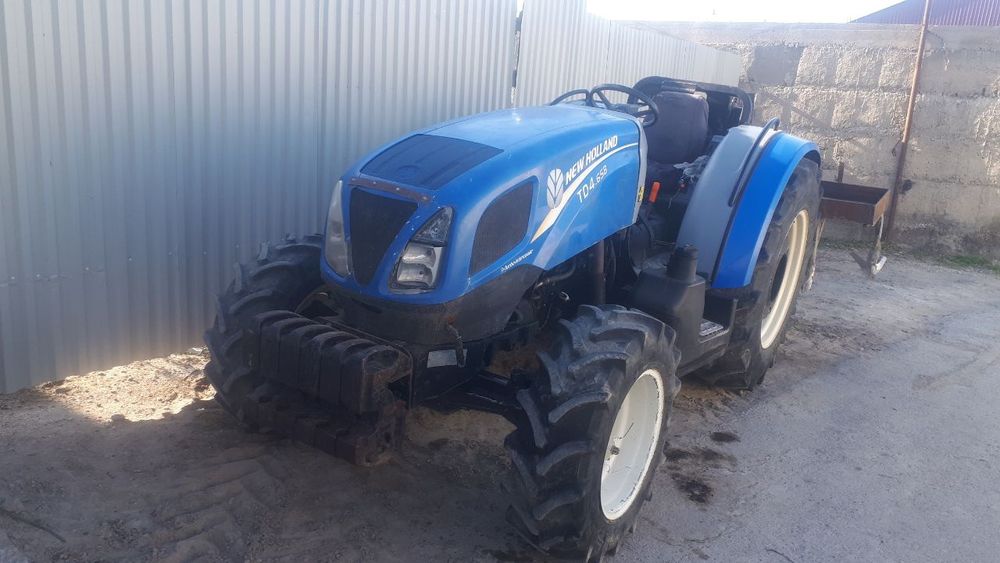 Трактор сотилади  невхоленд