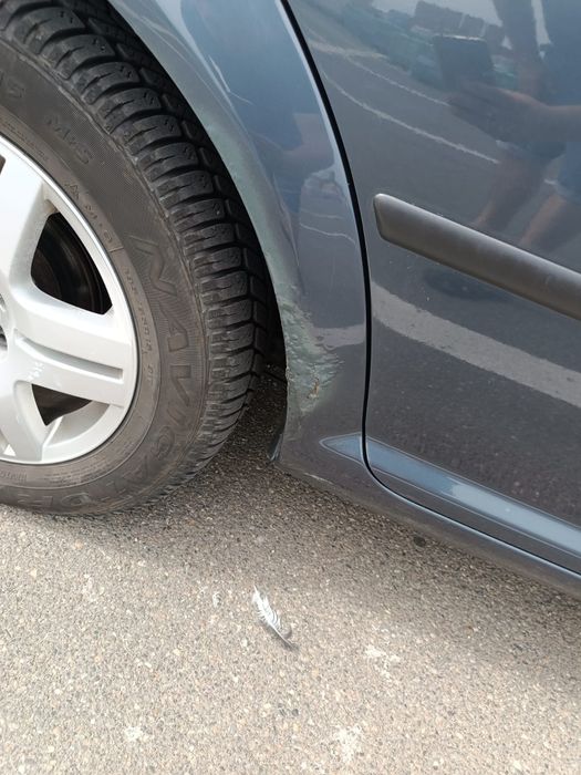 Vând Golf.          1.6