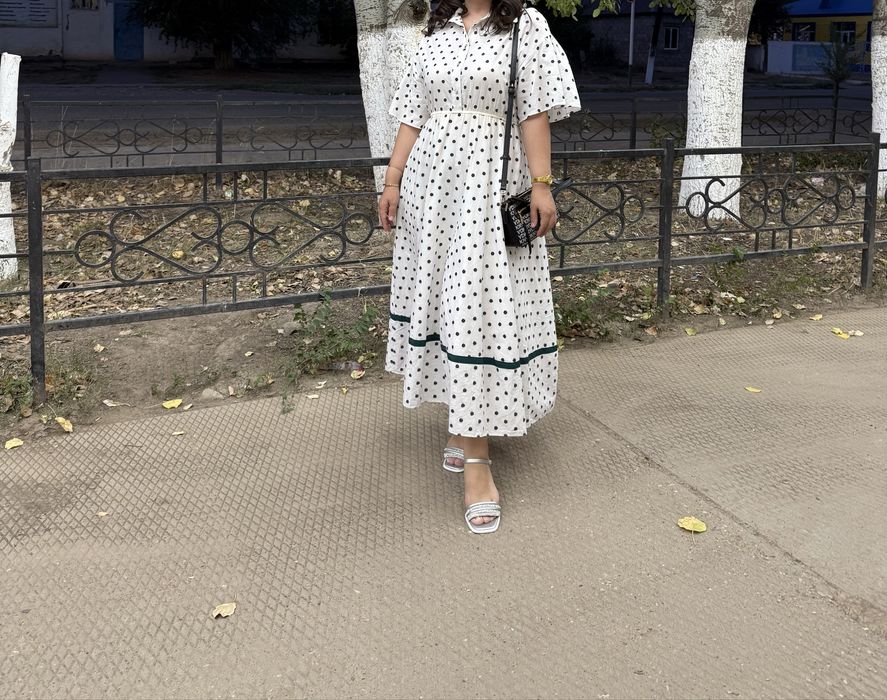Трендовое платье в горох