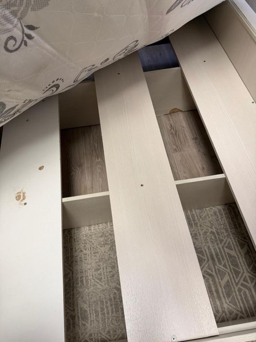 Продам спальный гарнитур