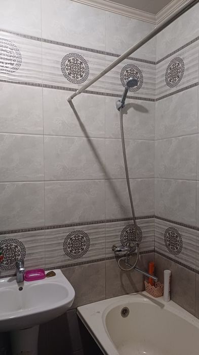 Sergili 5A 2 bekat 3 xonali uy sotiladi  Metro yonida