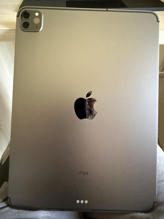 Pachet complet iPad Pro 11" gen. 2, 128GB wi-fi & cellular + Magic Keyboard + Apple Pencil 2 + Husa Smart Folio