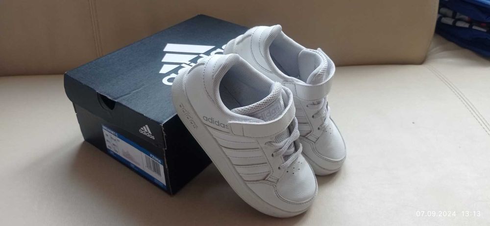 Бели маратонки ADIDAS BREAKNET C