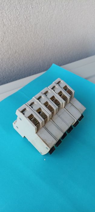 Автоматични прекъсвачи FLACH - 6 бр. за 20 лв.