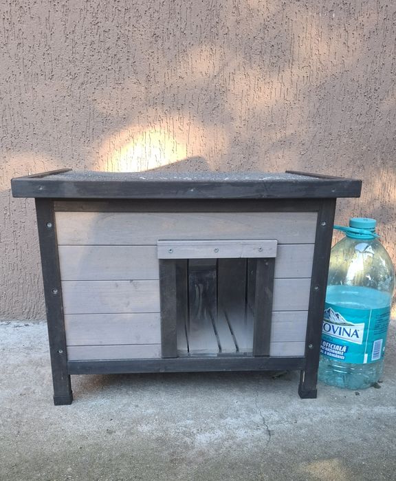 Casuta din lemn pentru caini, pisici si iepuri, BUNTZ, lemn, acoperis rabatabil, perdea transparenta la usa din PVC, 57 x 44 x 40 cm, Gri.