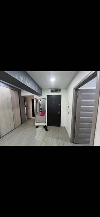 Vand apartament cu 4 camere