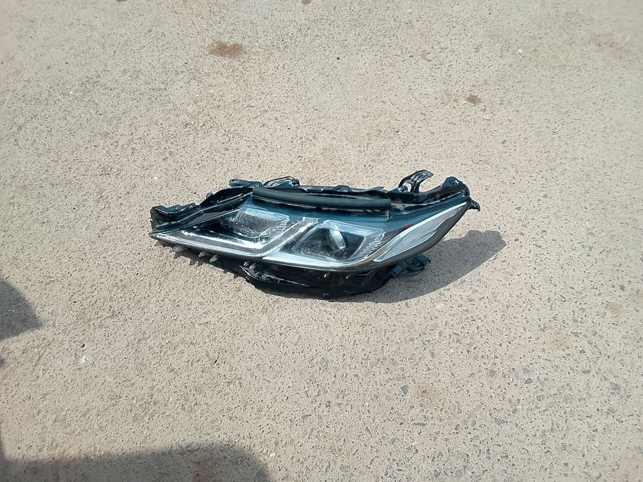 Продам фару от камри 70