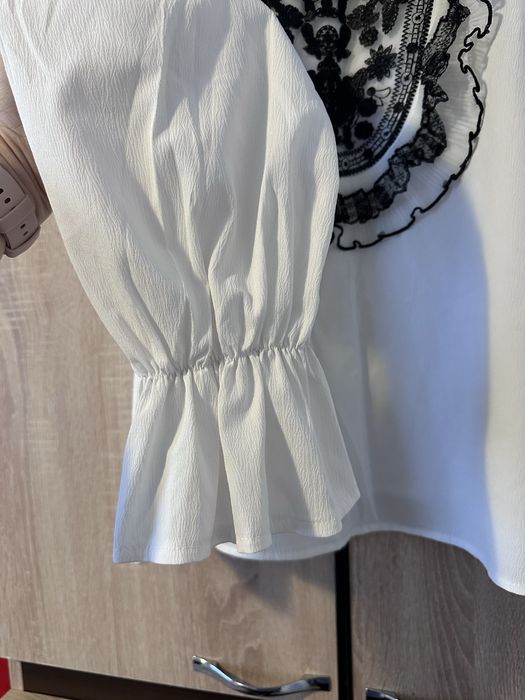 Bluza cu broderie neagra