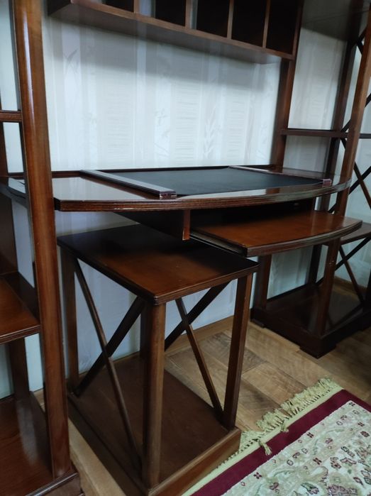 Дизайнерский стеллаж для дома и офиса. Италия, массив красного дерева