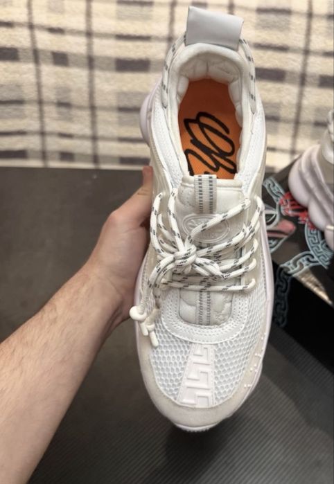 Vand versace chain reaction full white noi, cu cutie. Marimi de la 37 la 46