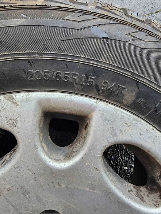 Продавам комплект зимни гуми с джанти