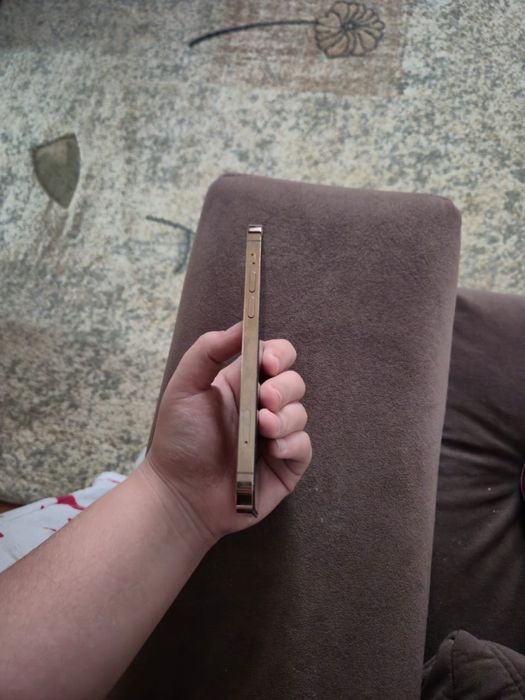 Продам айфон 12 про