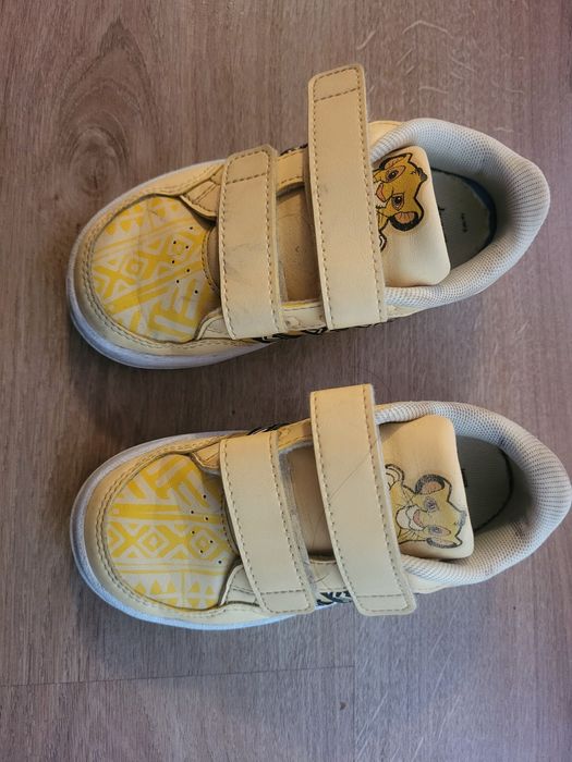 Маратонки Adidas номер 24