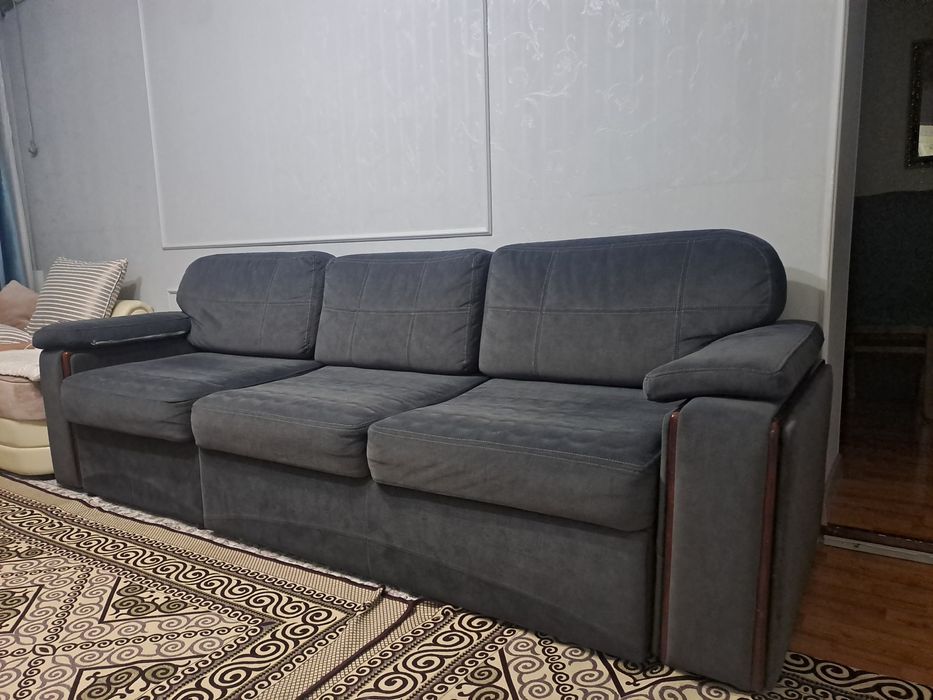 Диван жайылады..