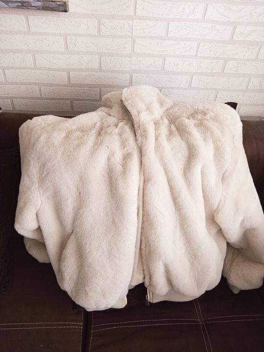 Пухкаво зимно яке с подплата и цип.