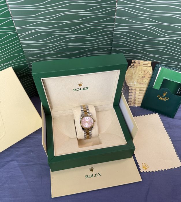Женские часы Rolex, в подарочном каропке, с нежными элегатными камнями