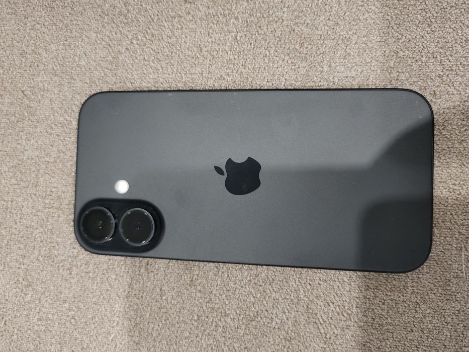 iPhone 16 • 256GB • на гарантии • 100% батарея