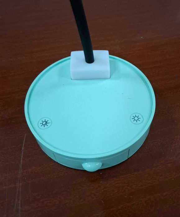 Настольная лампа на аккумуляторе.