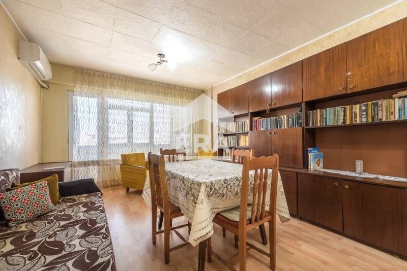 Двустаен, ексклузивен, обзаведен апартамент за продажба, с отделна кух