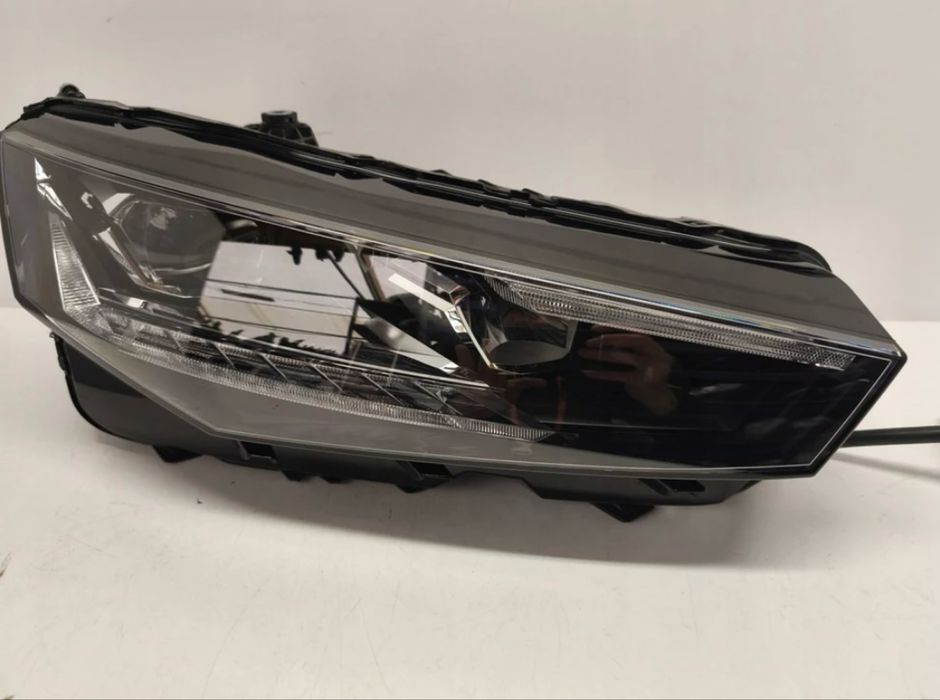 Ляв и десен фар за Шкода Скала кристал лед фейс  SKODA SCALA LIFT FULL LED 665941016A и 655941015A