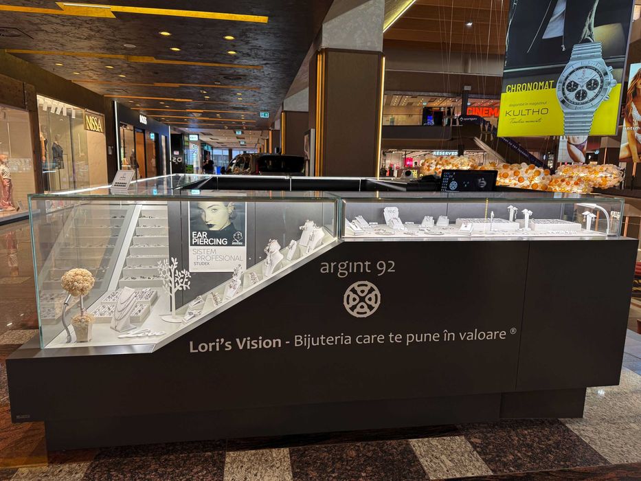 Vând Insulă Comercială Mall 12mp - Configurație aprobată Iulius Mall Timișoara (Gri Mat, Sticlă 10mm, BLUM)