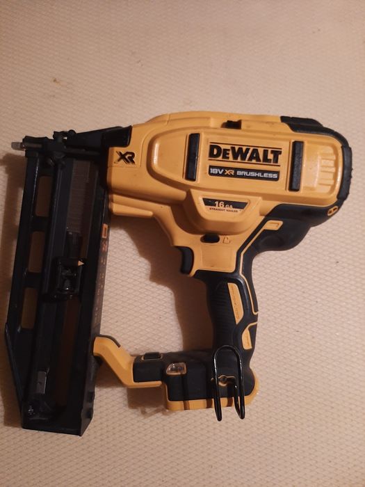 Devalt pistol.cuie dcn662 nou