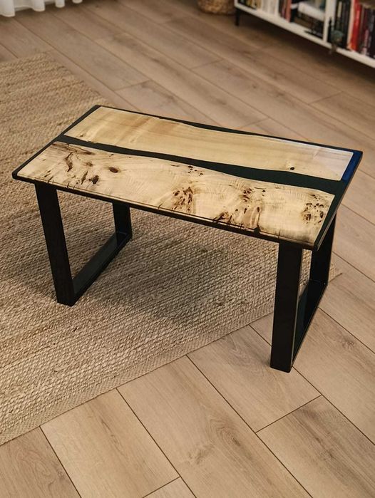 Măsuță de cafea/living din răsină epoxidică și lemn masiv