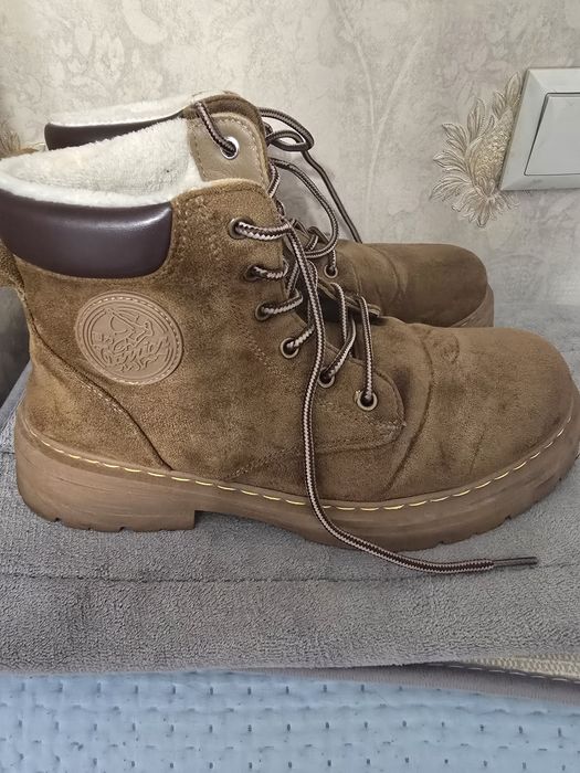 Продам зимние ботинки