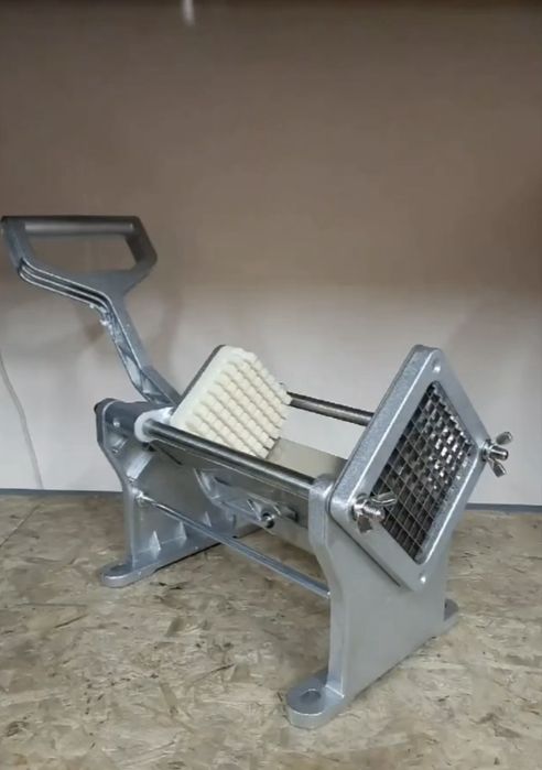 Столы и стулья, оборудование для общепита