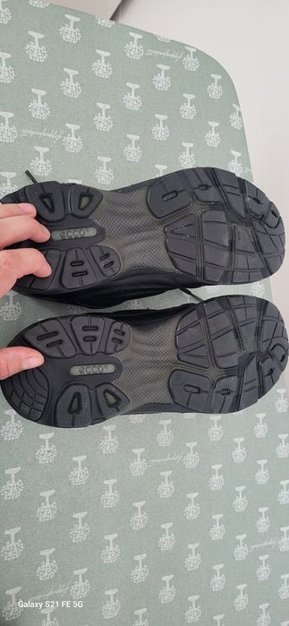 Adidasi negri din piele, Ecco