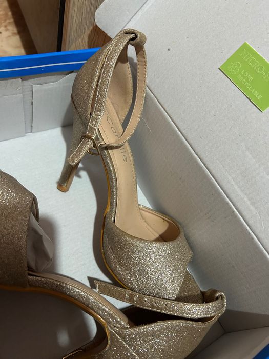 Sandale aurii cu toc