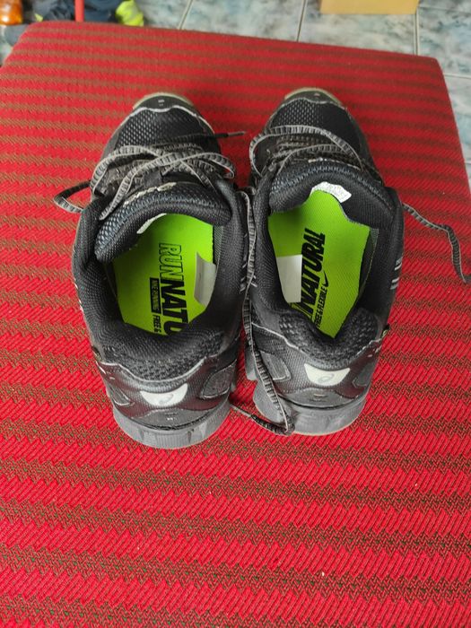 Adidași foarte rezistenți, practici, foarte ușori și comozi
