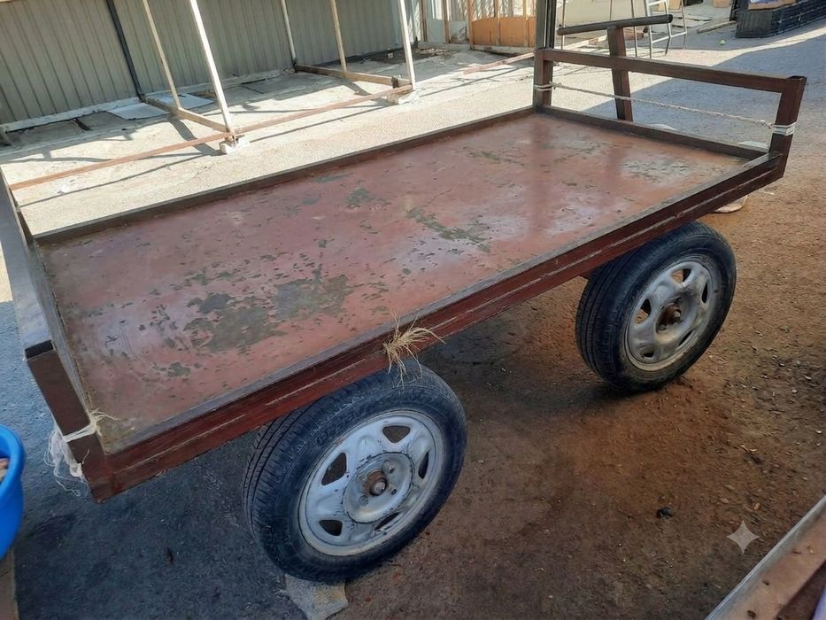 Arava, toʼrtta mashina gʼildirakli,